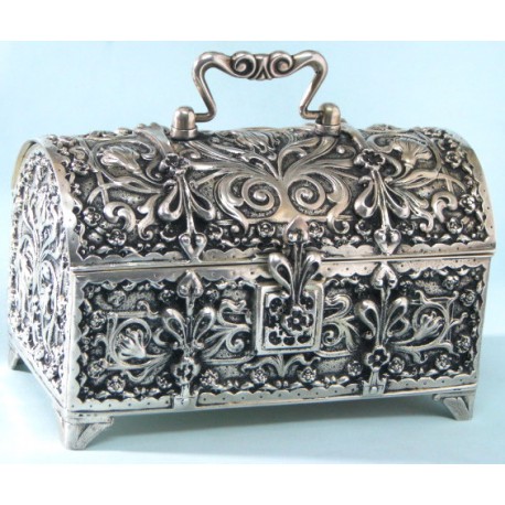 Posrebrzany kuferek na biżuterię w starym stylu - dla Mamy, Żony