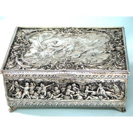 Wyjątkowa szkatułka platerowana z amorami na Walentynki