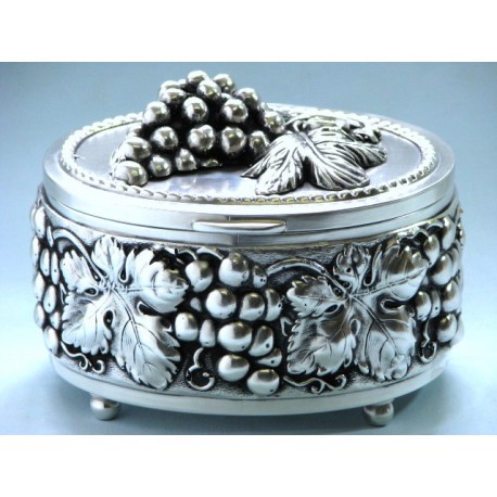 Cukiernica posrebrzana Kiść Winogron - symbol dobrobytu i szczęścia