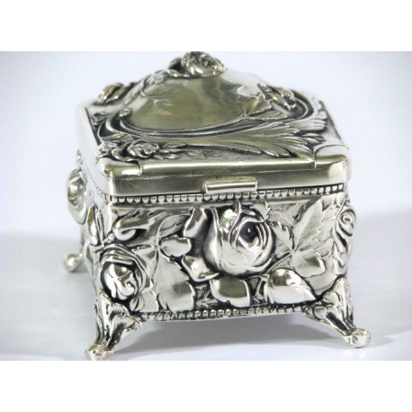 Walentynki-szkatułka platerowana z różyczkami