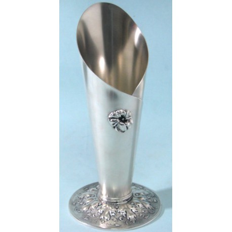 Stylowy serwetnik -plater na elegancki stół