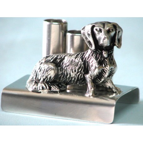 Stojak na długopisy z jamnikiem - posrebrzany na prezent